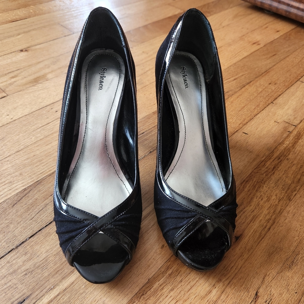 Style & Co black pump